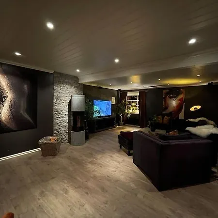 别墅 Trivelig Med Jacuzzi. *