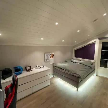 别墅 Trivelig Med Jacuzzi. 耶卢